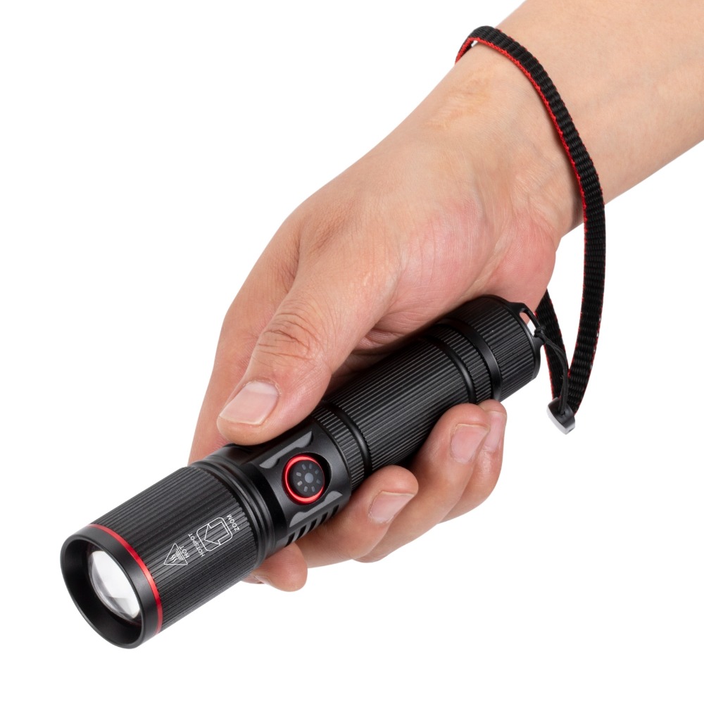 Mocna latarka LED z funkcją zo – Camping Rope recenzja i cena